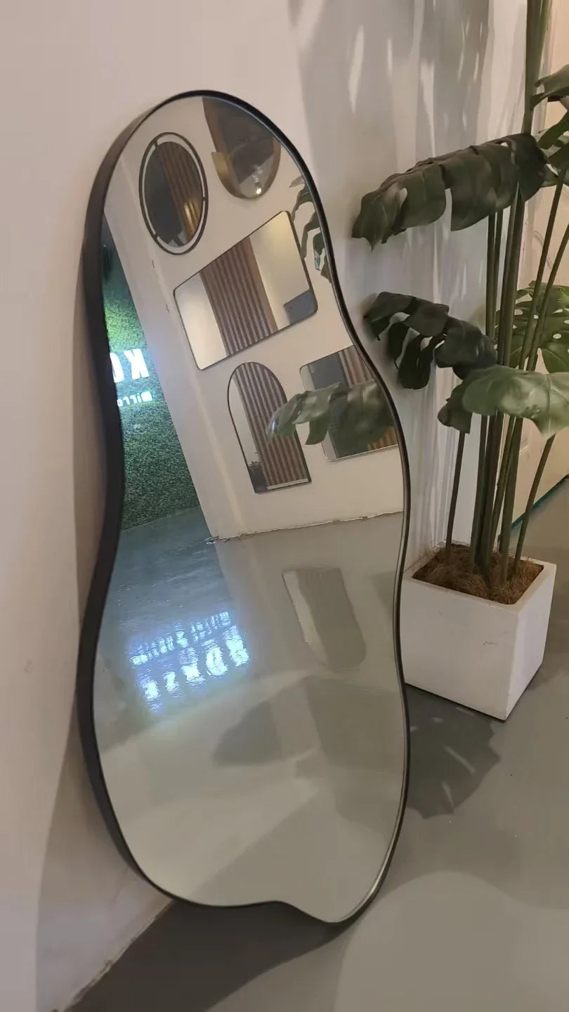 20250803160851 - Seventeen Mirrors