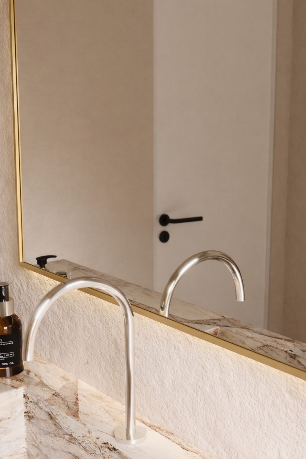 Vittoria Wall Mirror - 1100 x 900
