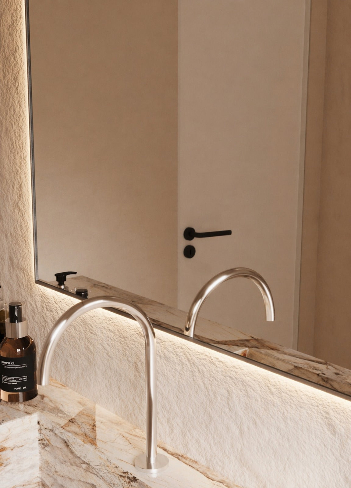 Vittoria LED Wall Mirror - 1100 x 900 in Frameless LED, edge and finish detail, close up